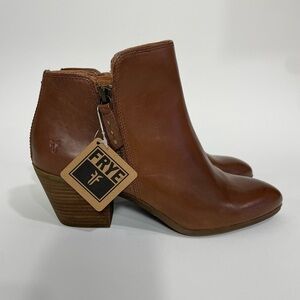 Frye Judith Double Zip Leather Ankle Booties NWOB Sz 8